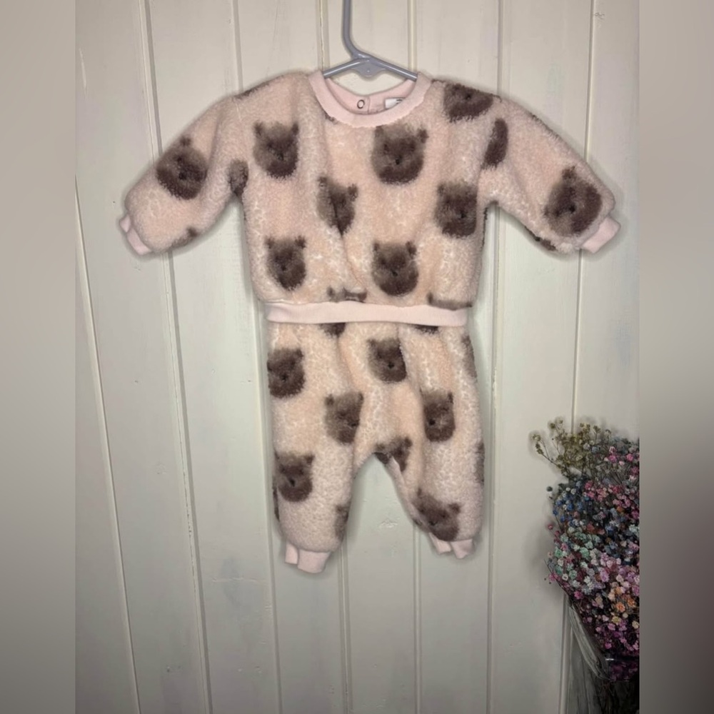 Adorable baby gap sweatshirt + pants bear outfit boy / girl